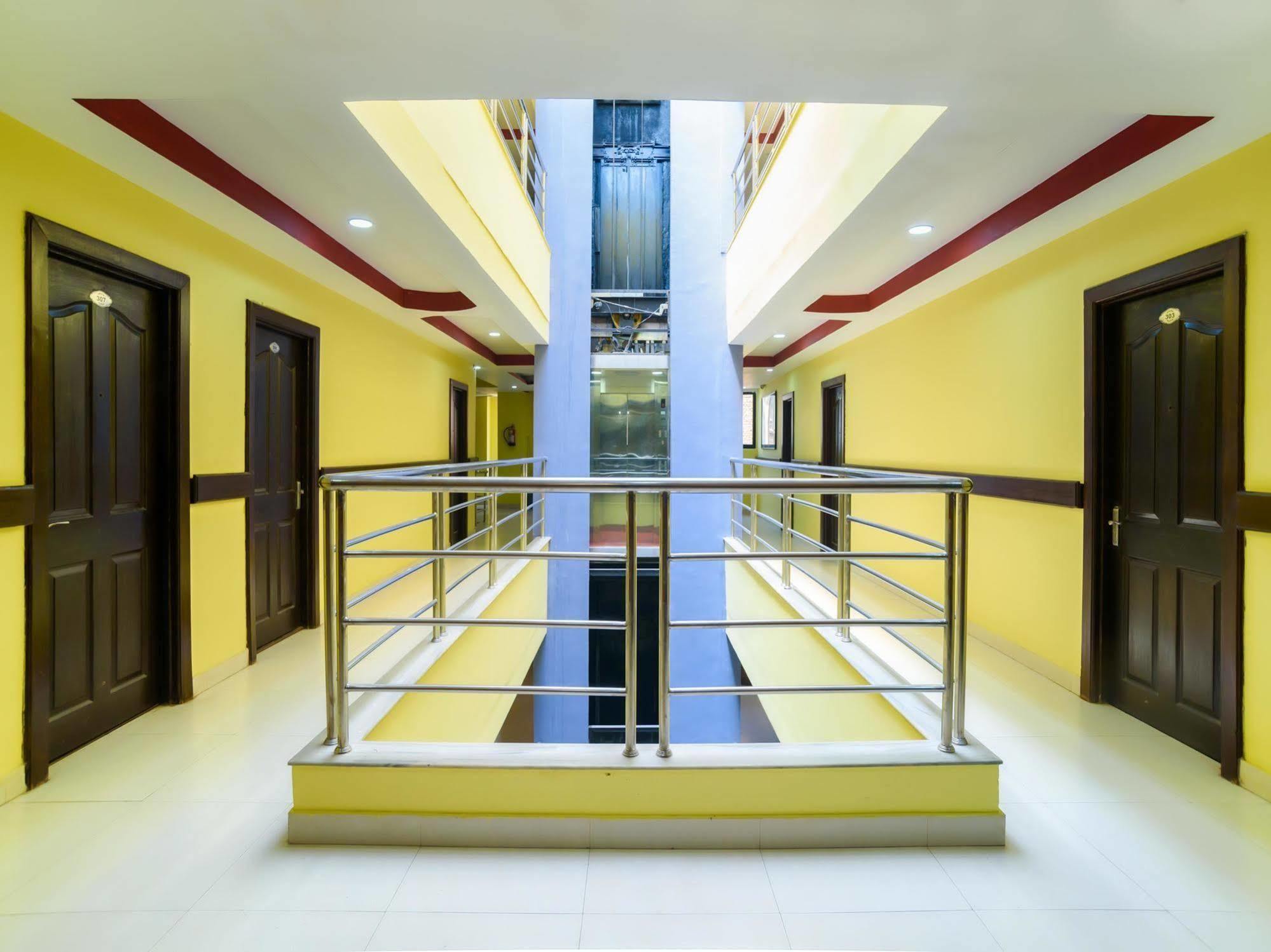 Oyo 105 Hotel Travel Inn Kathmandu Buitenkant foto